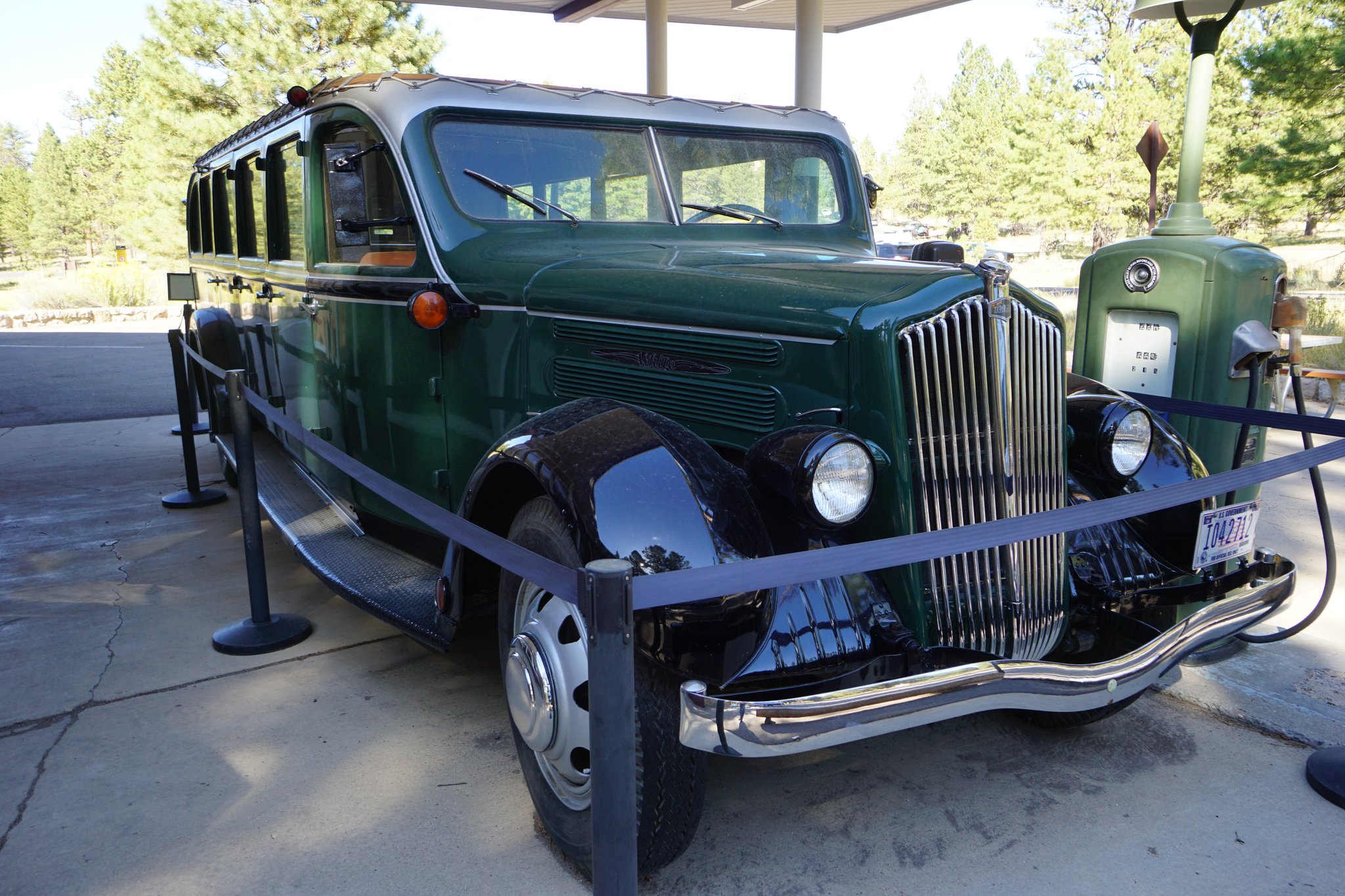 Bryce Canyon Vintage Green Car
