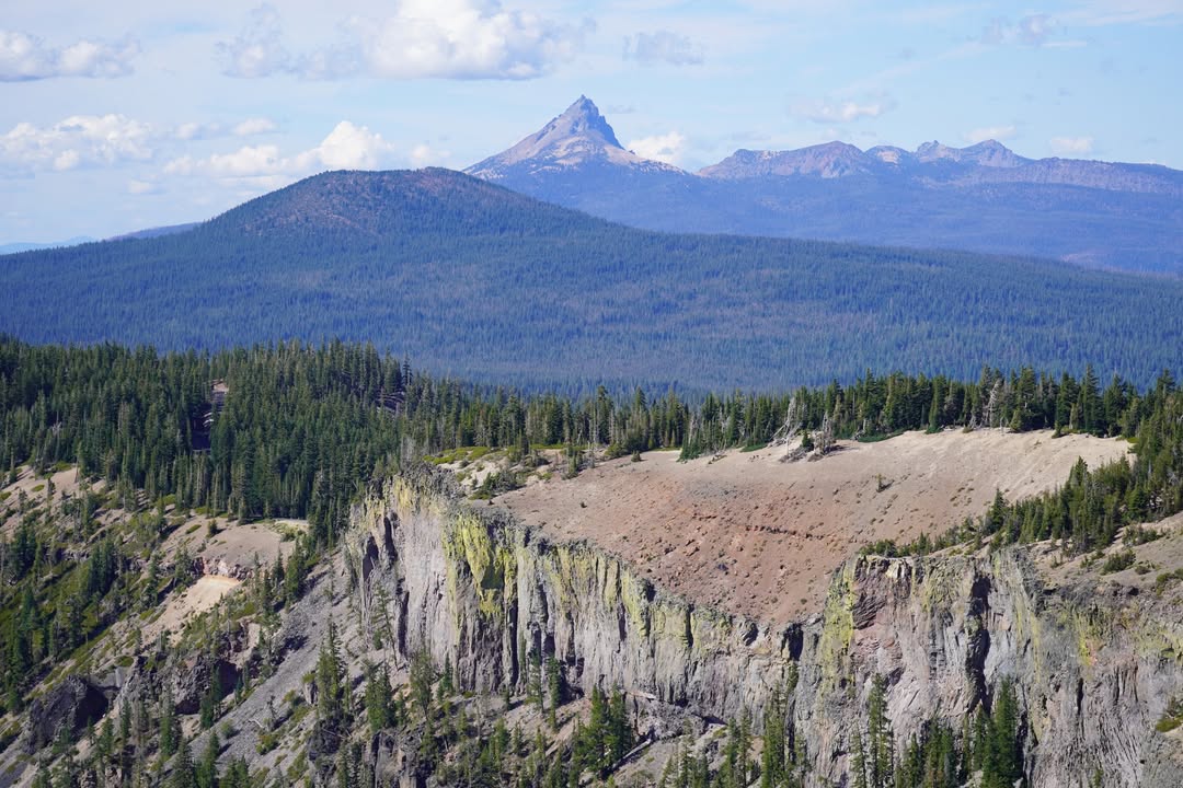 Mount Thielsen in the distance