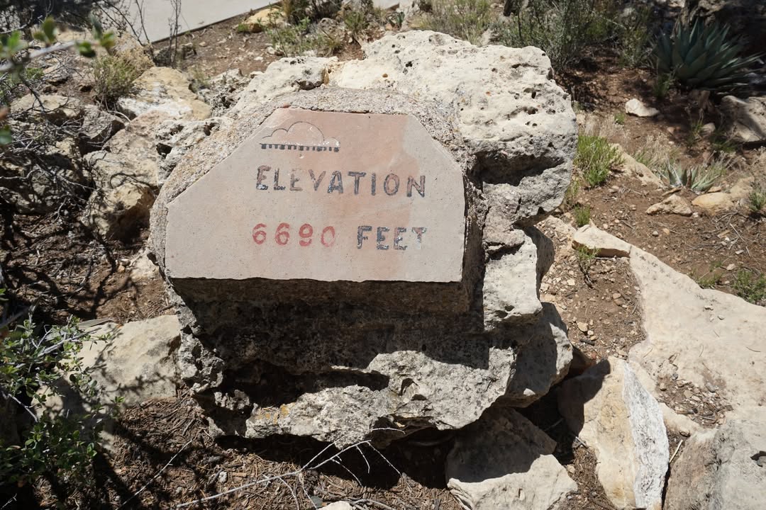 Walnut Canyon Island Trail