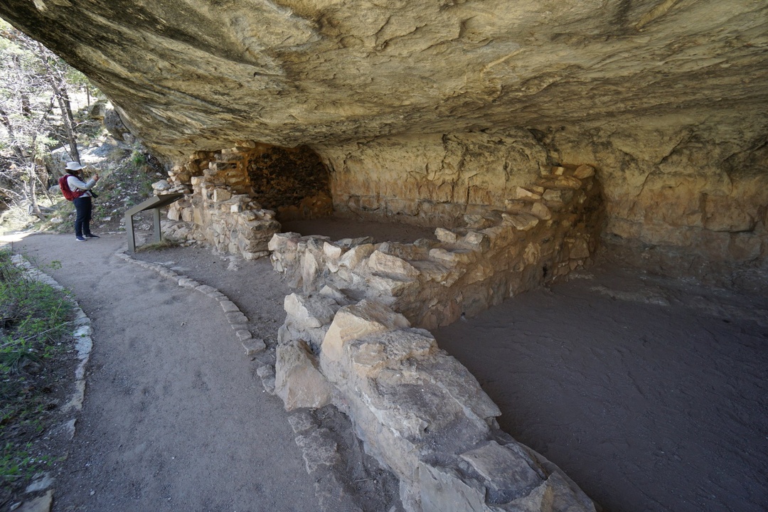 Walnut Canyon Island Trail