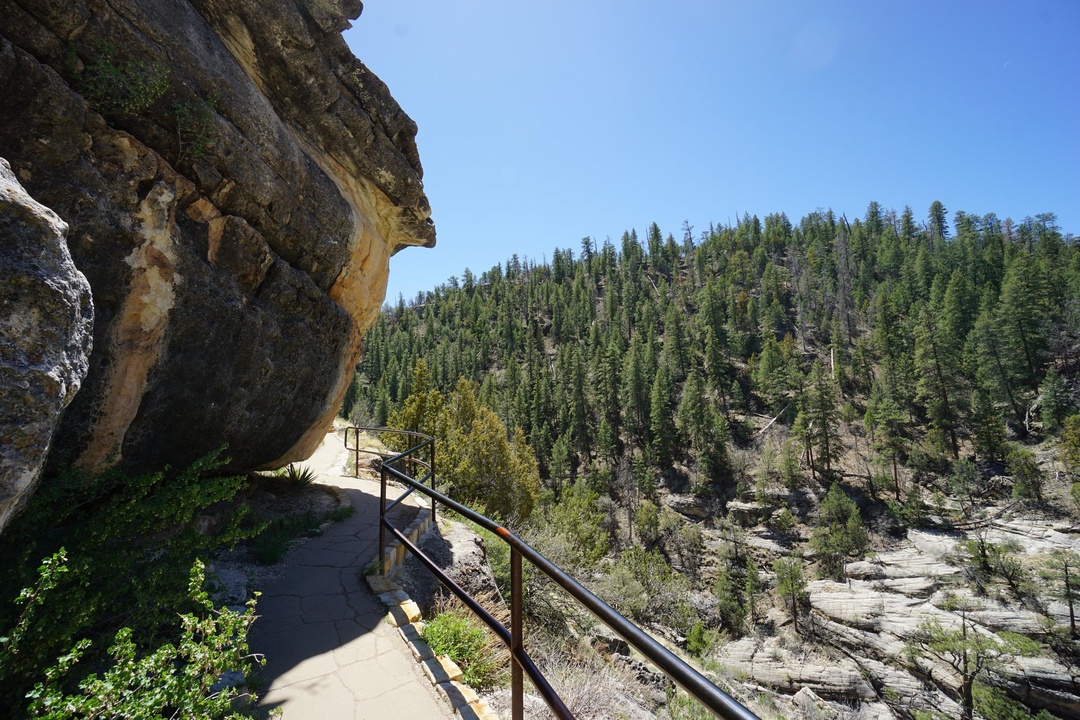 Walnut Canyon Island Trail