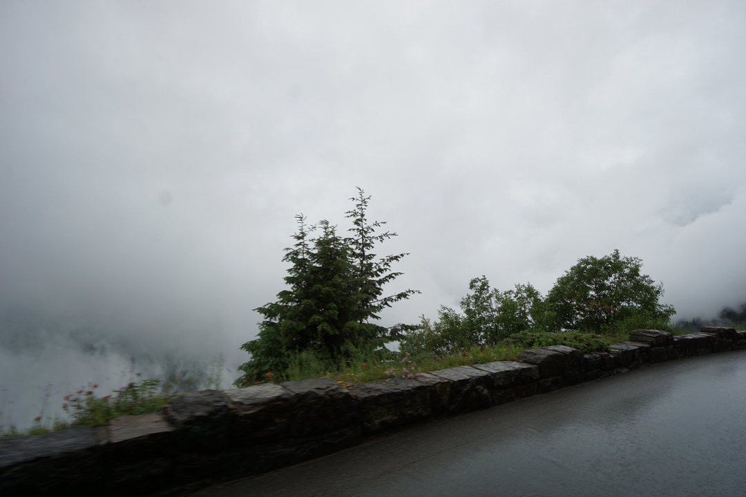 Cloudy Views on Going-To-The-Sun Road