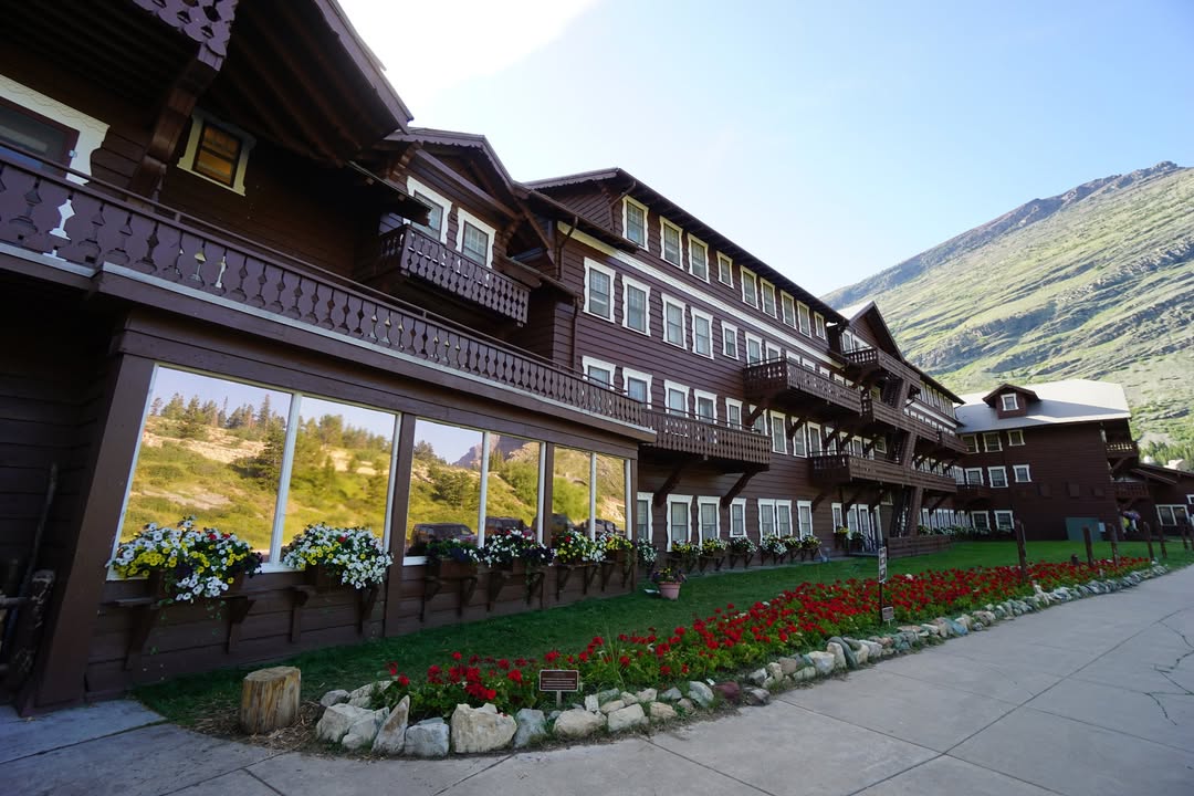 Many Glacier Hotel
