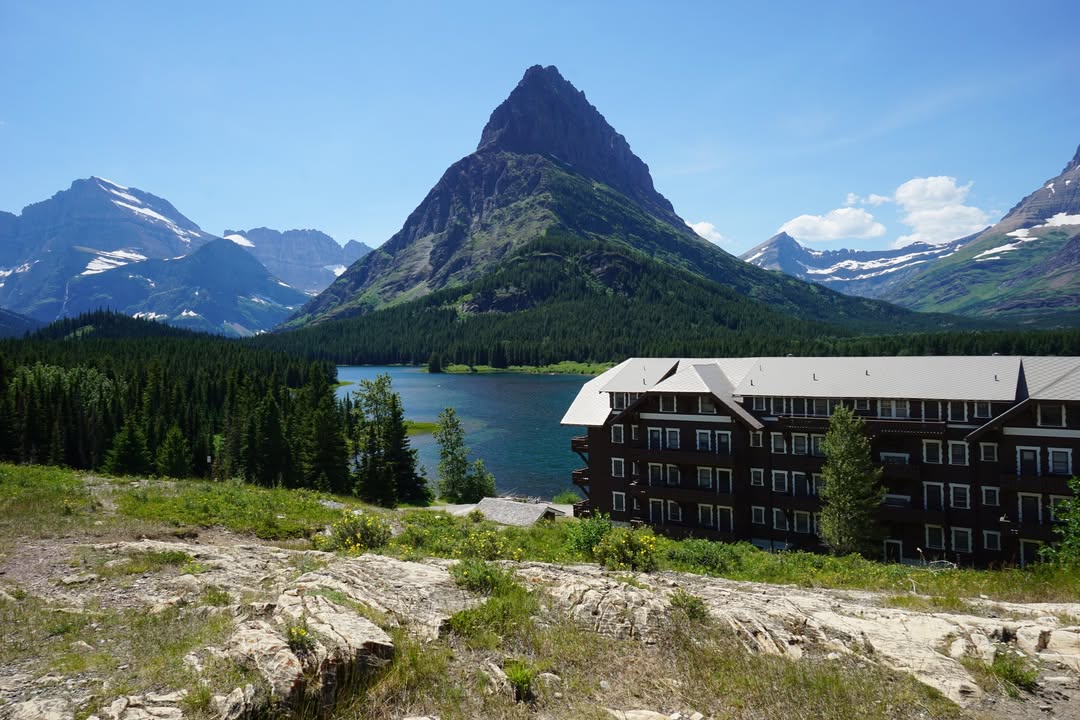 Many Glacier Hotel