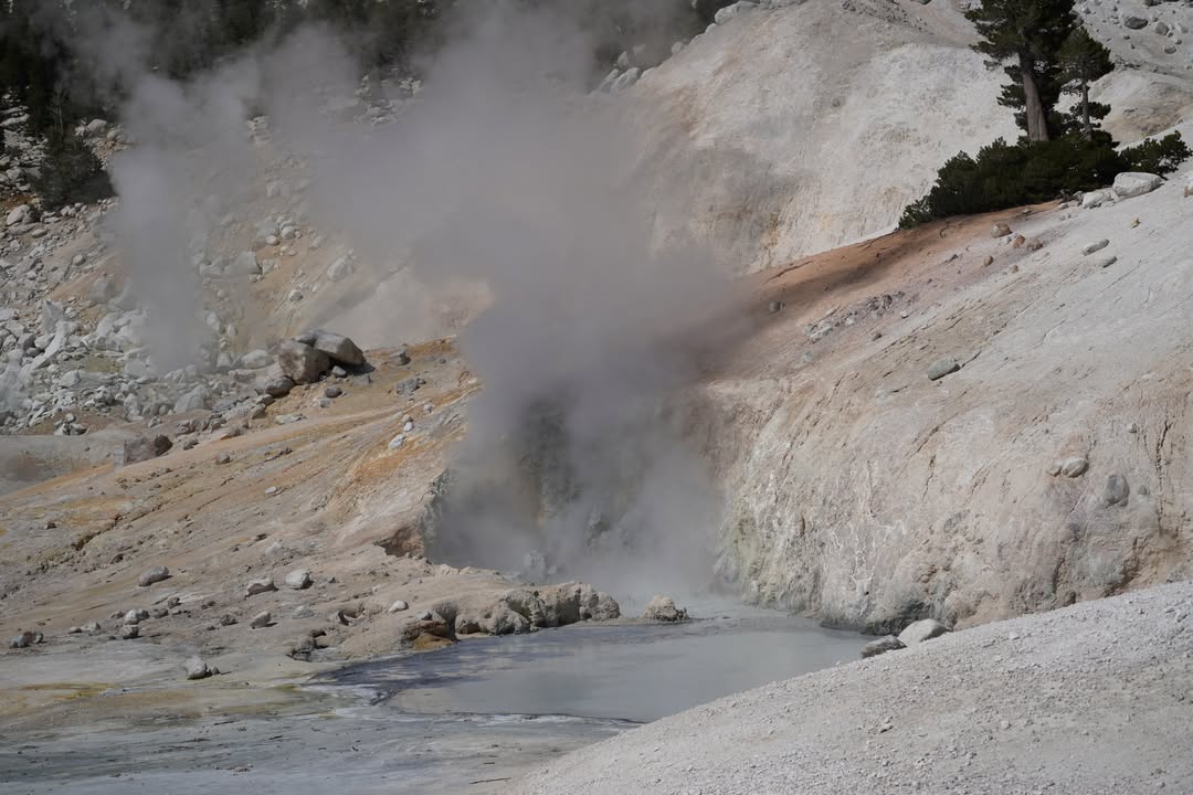 Bumpass Hell Trail