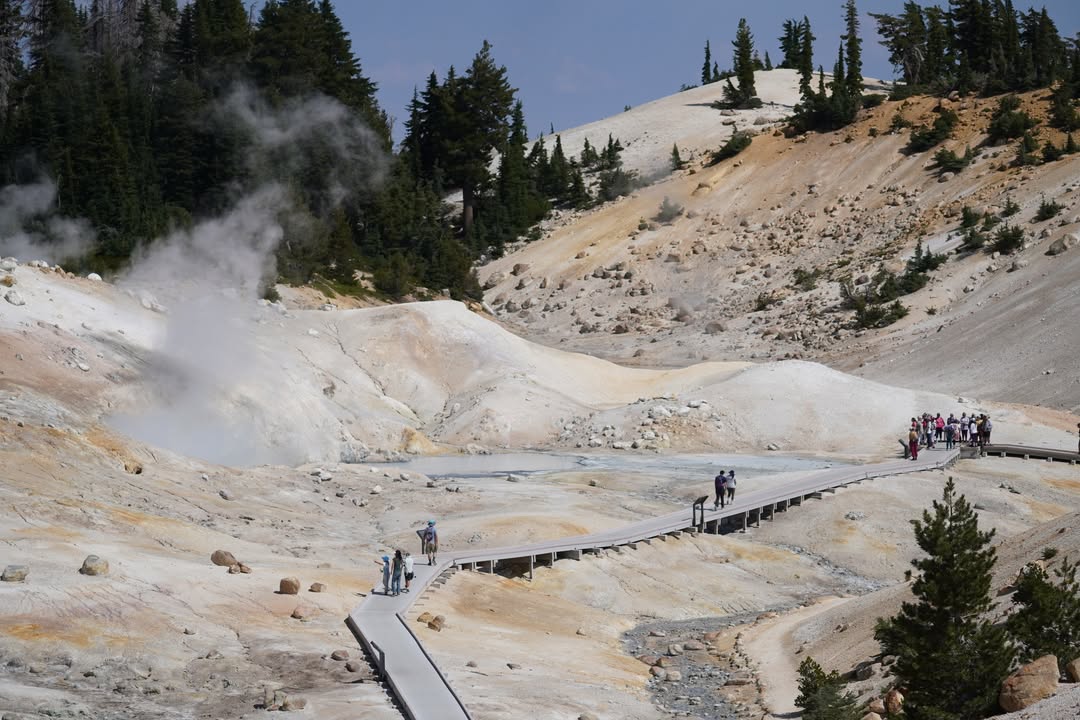 Bumpass Hell Trail
