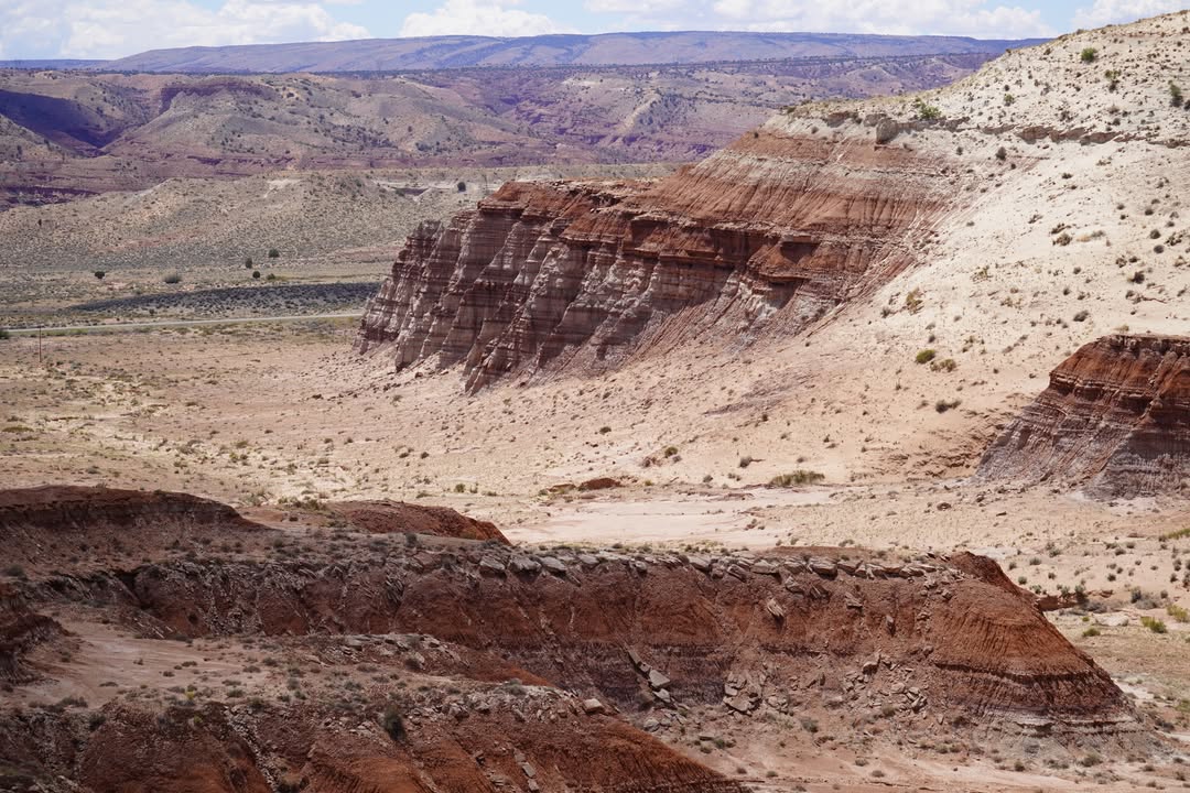 Views along Toadstool Hoodoo Trail