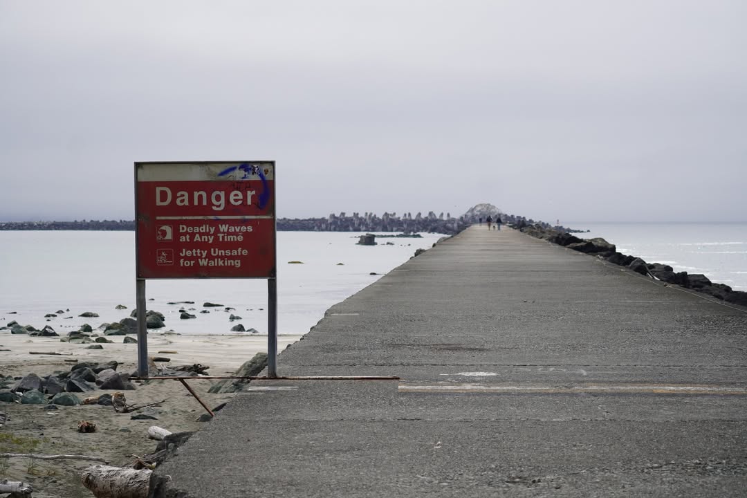 Jetty by the Battery Point Lighthouse