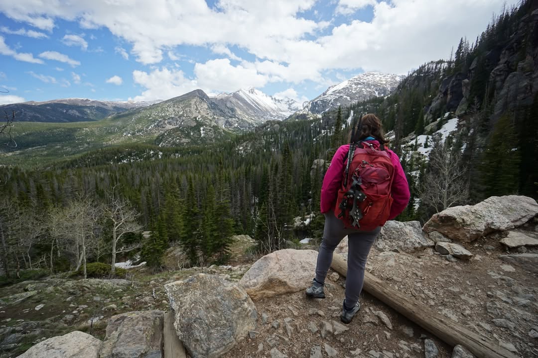 Overlook before Lake Haiyaha