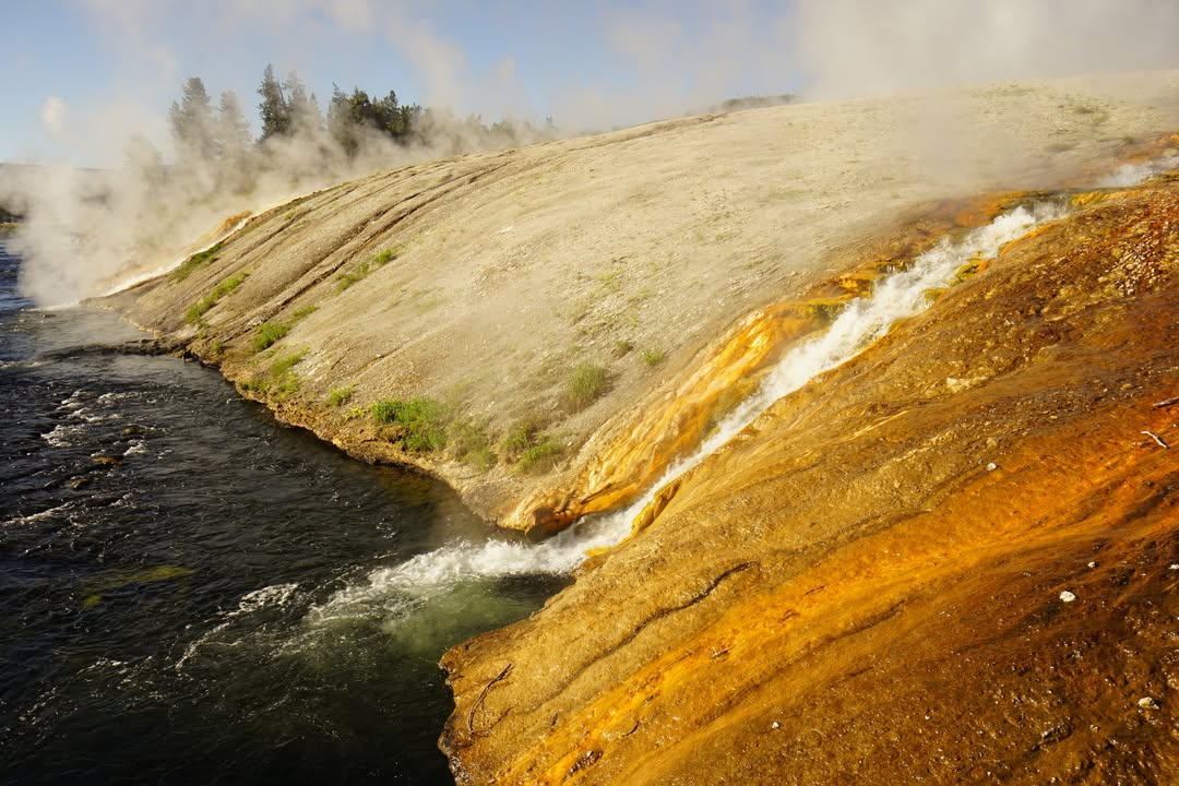 Midway Geyser Basin